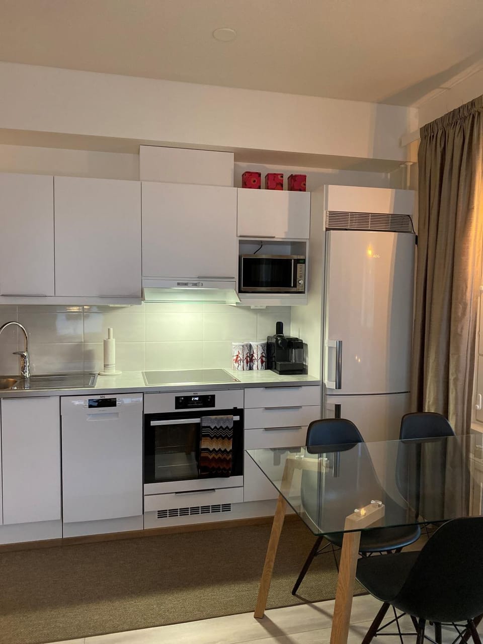 Coffee/tea facilities, Kitchen or kitchenette, Dining area, dishwasher, minibar, pet friendly