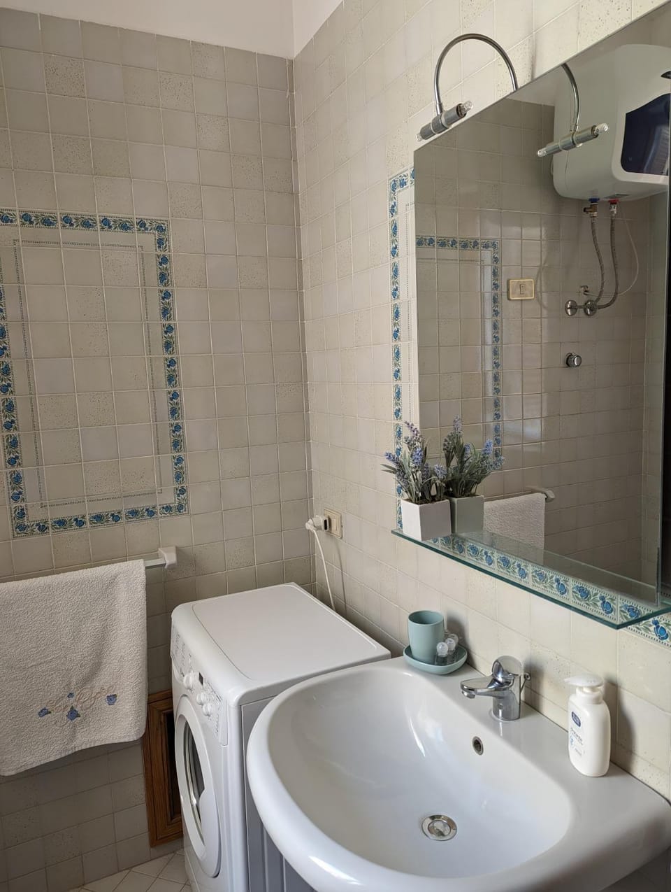 Bathroom, washing machine