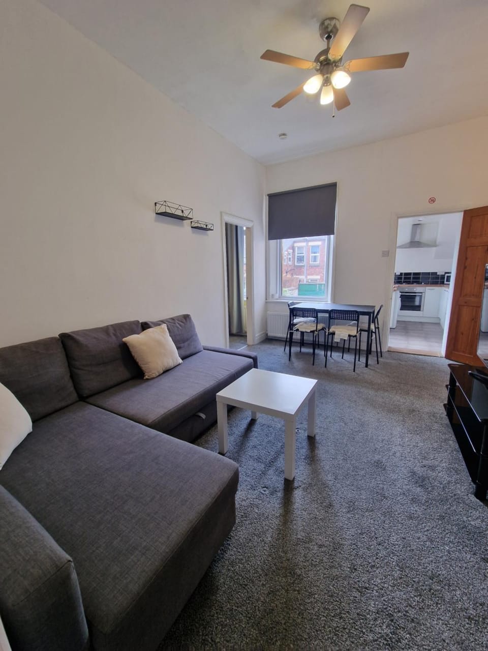 Living room, Seating area, Dining area, heating, internet