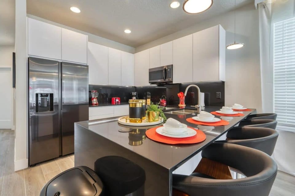 Modern Luxury Retreat - Mickey & Harry Potter Beds House in Four Corners