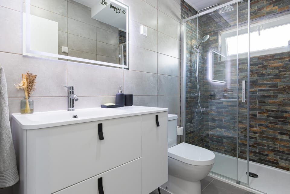 Shower, Toilet, Bathroom, towels