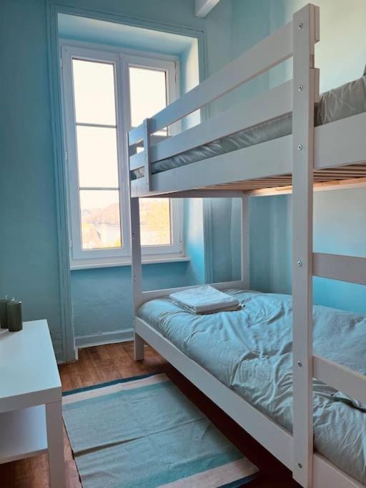 Bed, Photo of the whole room, bunk bed