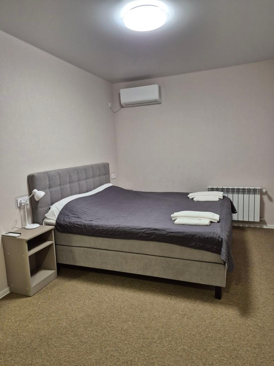 Bed, Photo of the whole room, Bedroom, internet, air conditioner