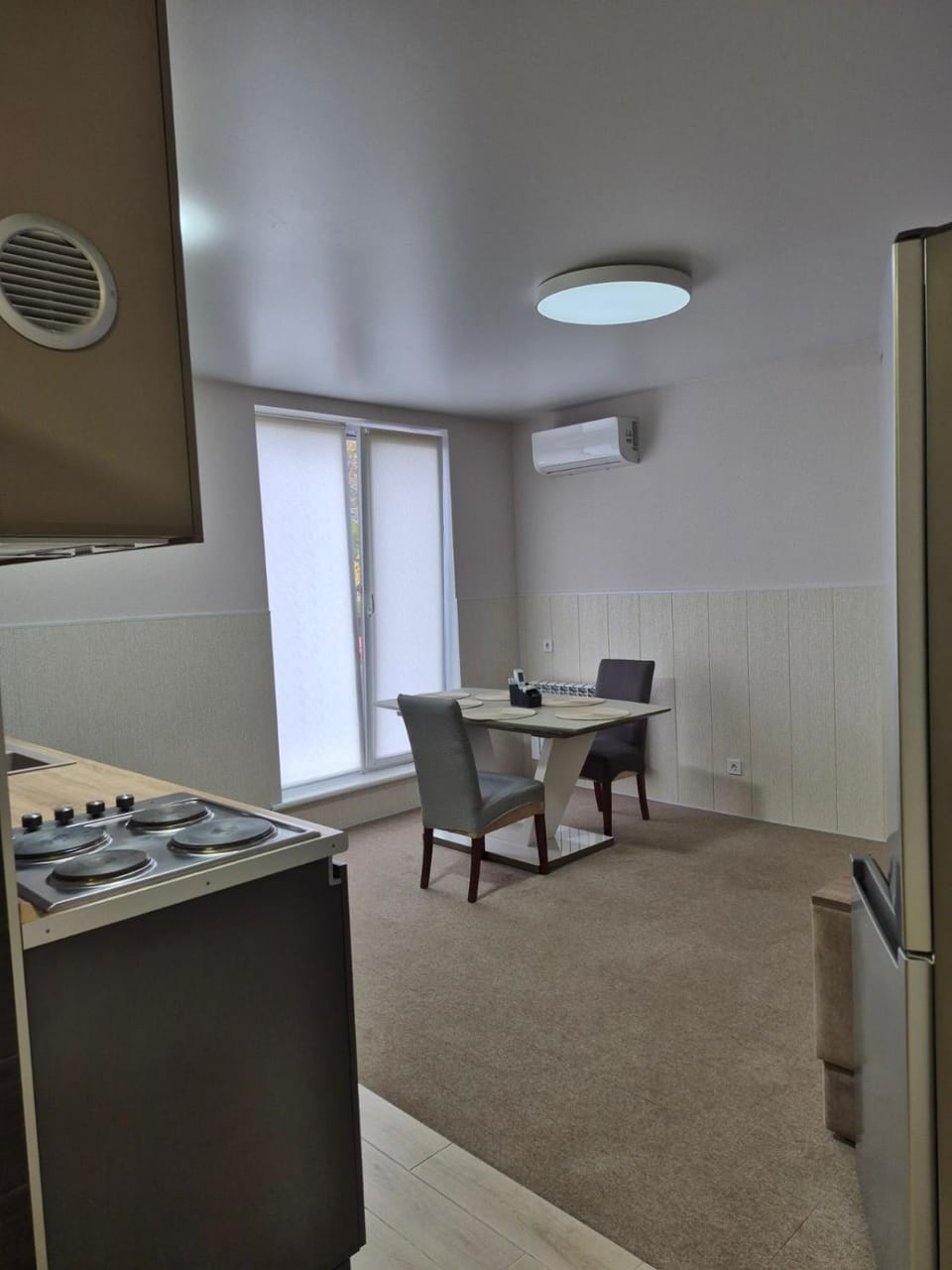 Kitchen or kitchenette, Dining area, air conditioner