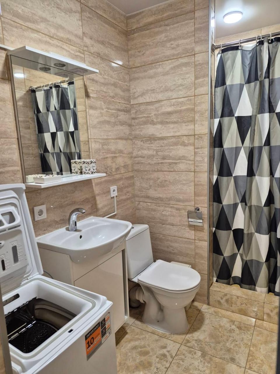 Shower, Toilet, towels