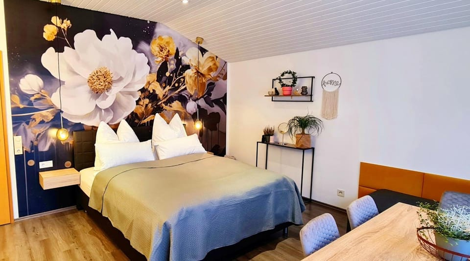 Bed, Photo of the whole room, Decorative detail