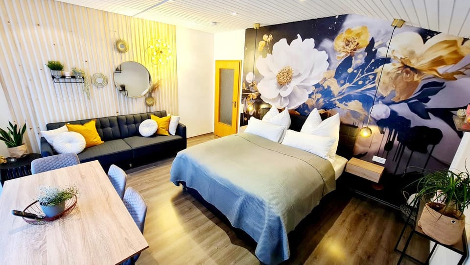 Bed, Living room, Photo of the whole room, Seating area, Bedroom