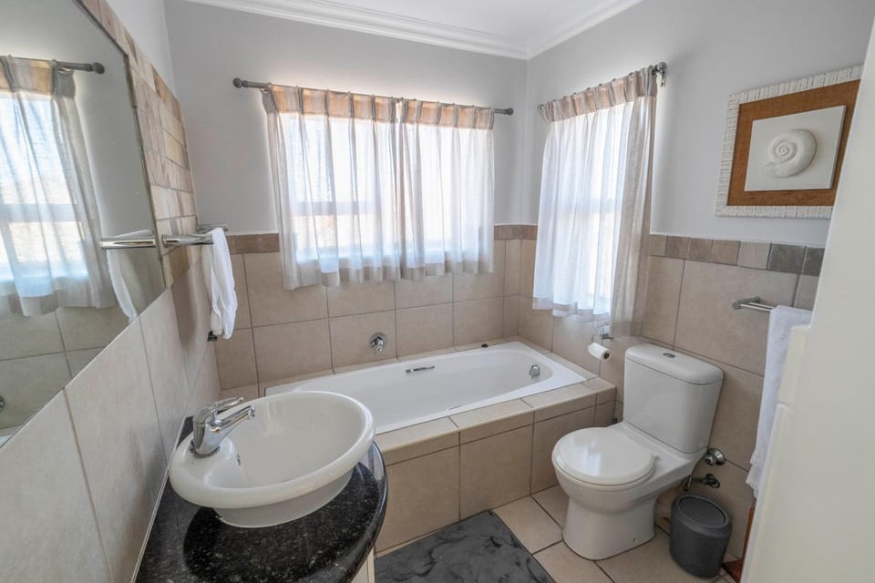 Shower, Toilet, Bathroom, Bath, towels