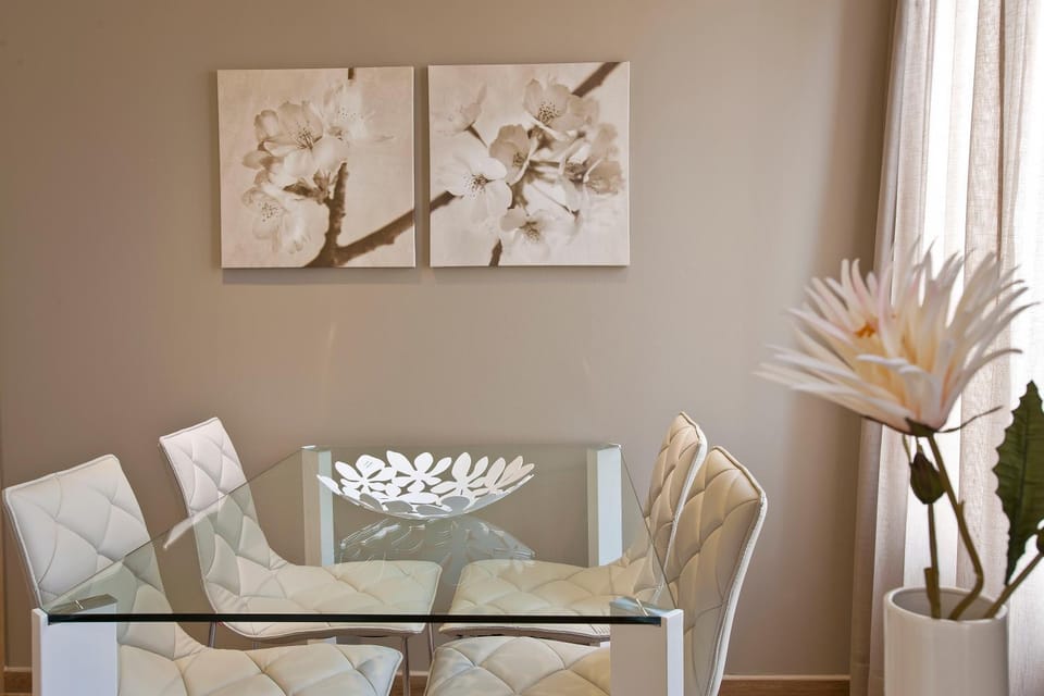 Seating area, Dining area