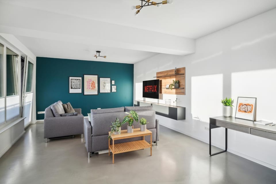 Communal lounge/ TV room, Bed, TV and multimedia, Living room, Photo of the whole room, Seating area, Evening entertainment