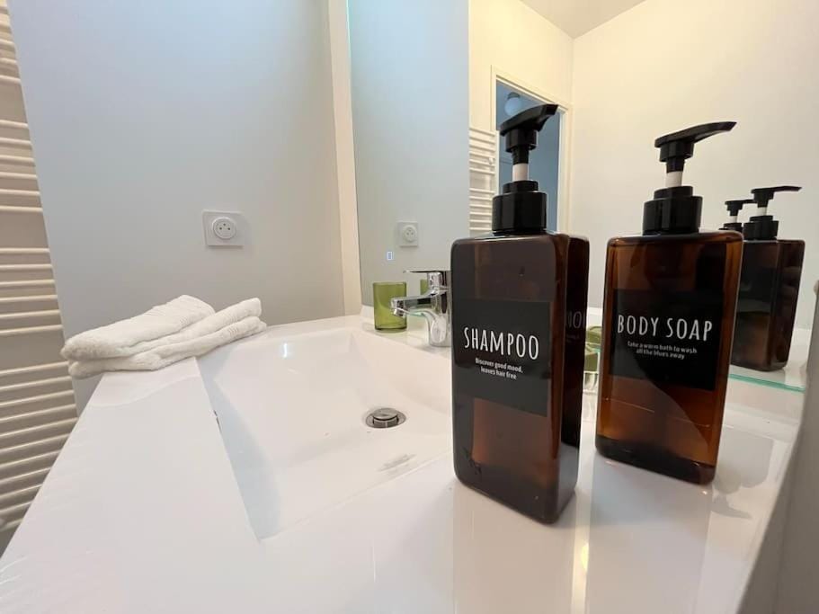 Bathroom, towels