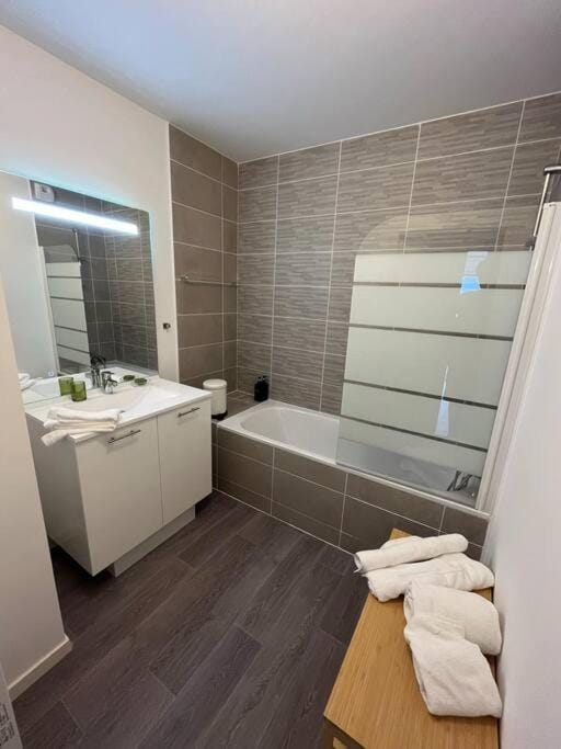 Bathroom, Bath