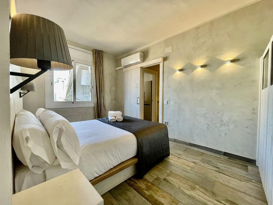Bed, Photo of the whole room, Bedroom, wardrobe, air conditioner