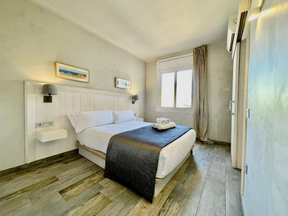 Bed, Photo of the whole room, Bedroom, towels, wardrobe