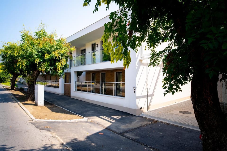 Property building, Day, Neighbourhood, Street view