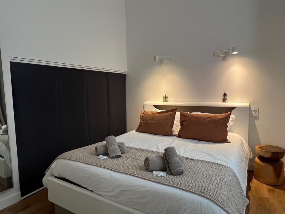 Bed, Photo of the whole room, Bedroom, towels, wardrobe