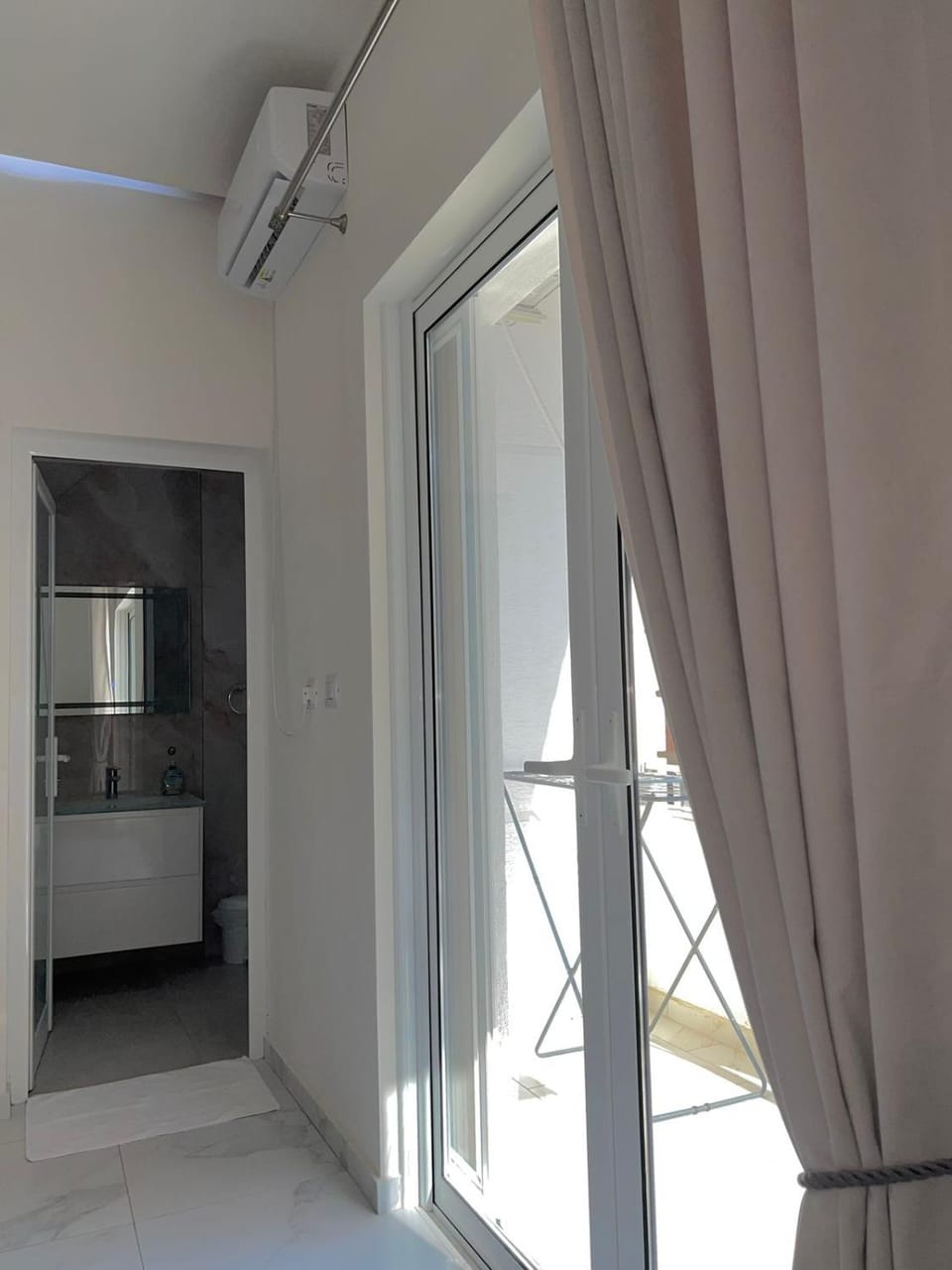 Bedroom, air conditioner