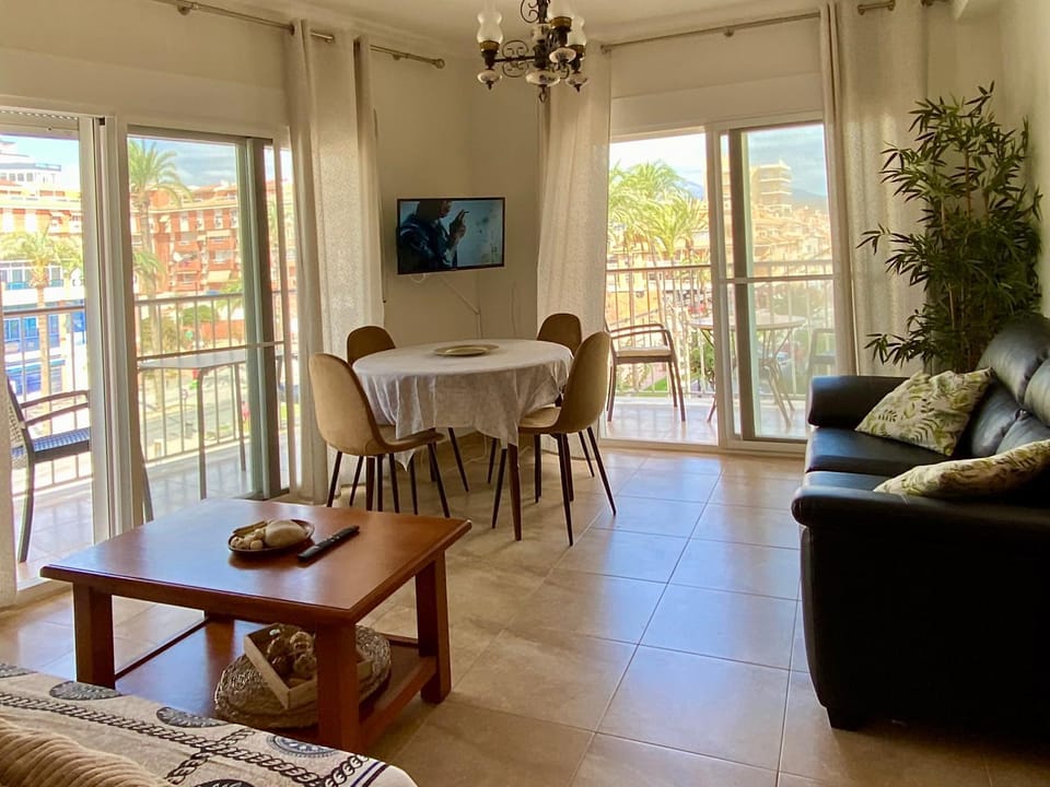 TV and multimedia, View (from property/room), Balcony/Terrace, Living room, Seating area, Dining area, Evening entertainment