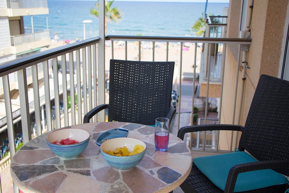 View (from property/room), Balcony/Terrace, Balcony/Terrace, Seating area, Sea view
