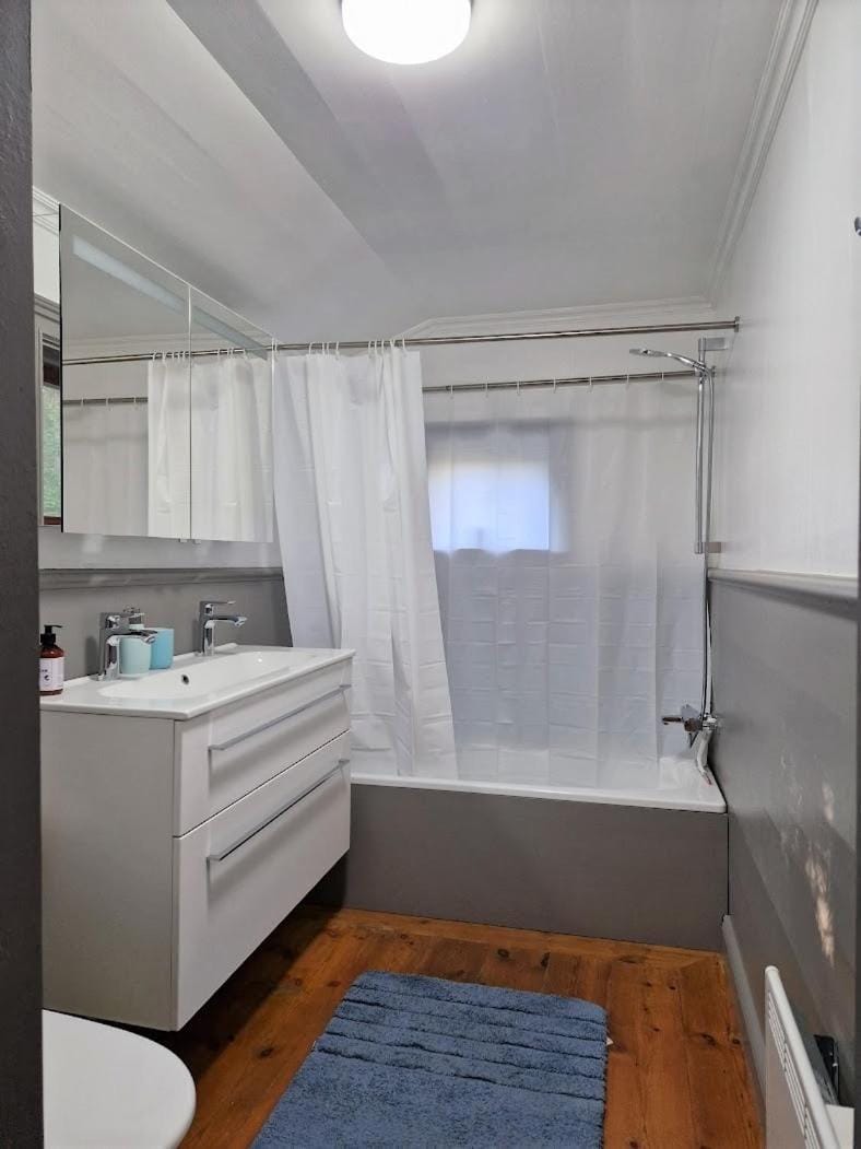 Bathroom, Photo of the whole room, Bath