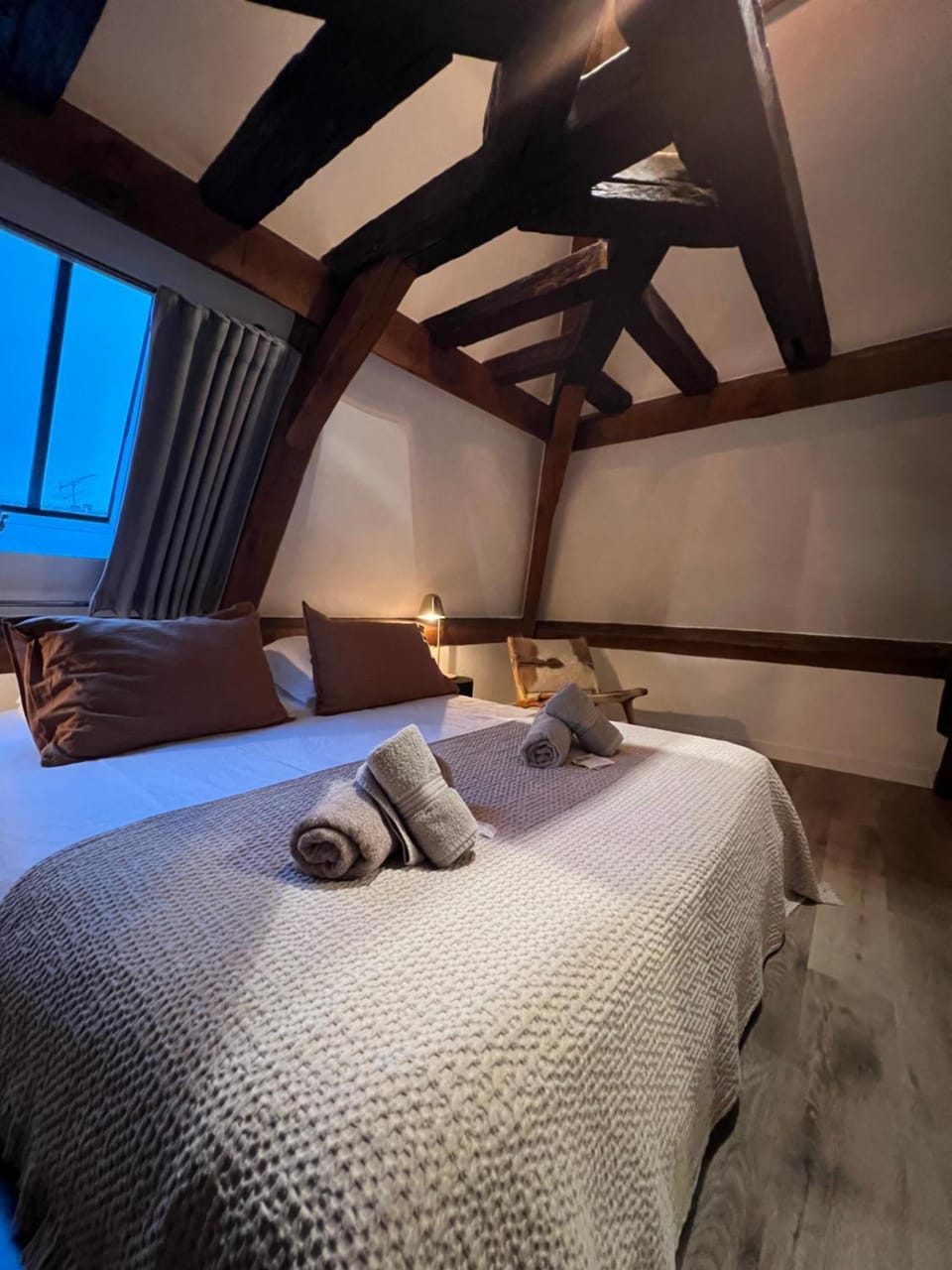 Bed, Photo of the whole room, Bedroom, towels