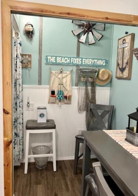 Dining area, Text overlay, laundry, laundry, washing machine, dryer