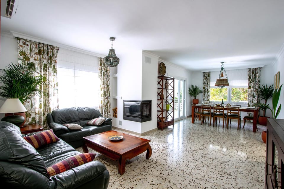 Living room, Seating area, Dining area, flat iron