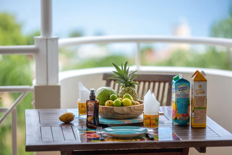 Ti iguane - Studio Climatisé avec Balcon Vue Mer & Piscine - Tartane Apartment in La Trinité