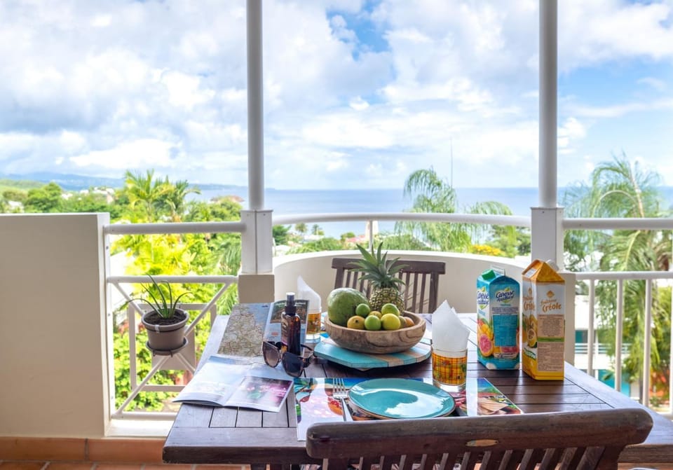 Natural landscape, View (from property/room), Balcony/Terrace, Dining area, Sea view