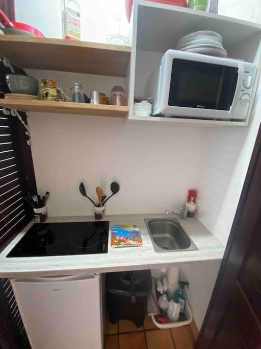 Kitchen or kitchenette, stove