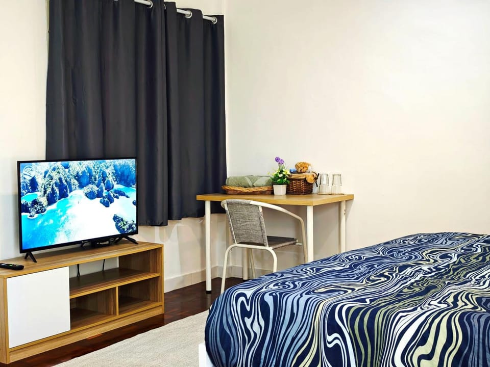 TV and multimedia, Photo of the whole room, Bedroom