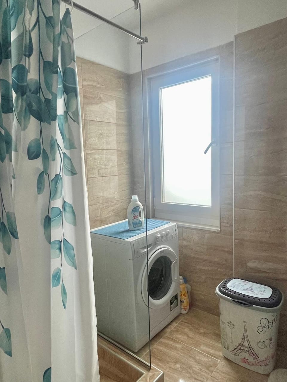 Bathroom, washing machine