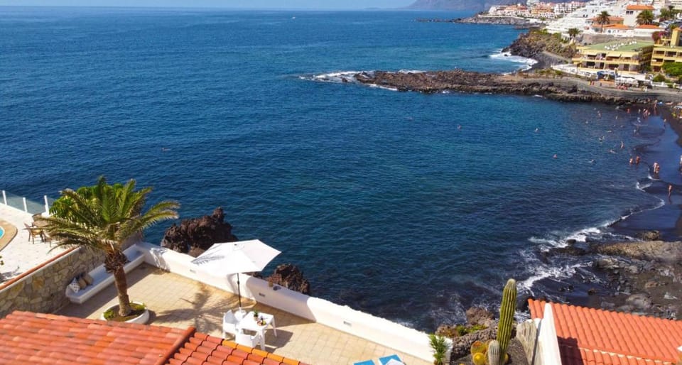 Beachfront Villa and pool Villa in Canary Islands