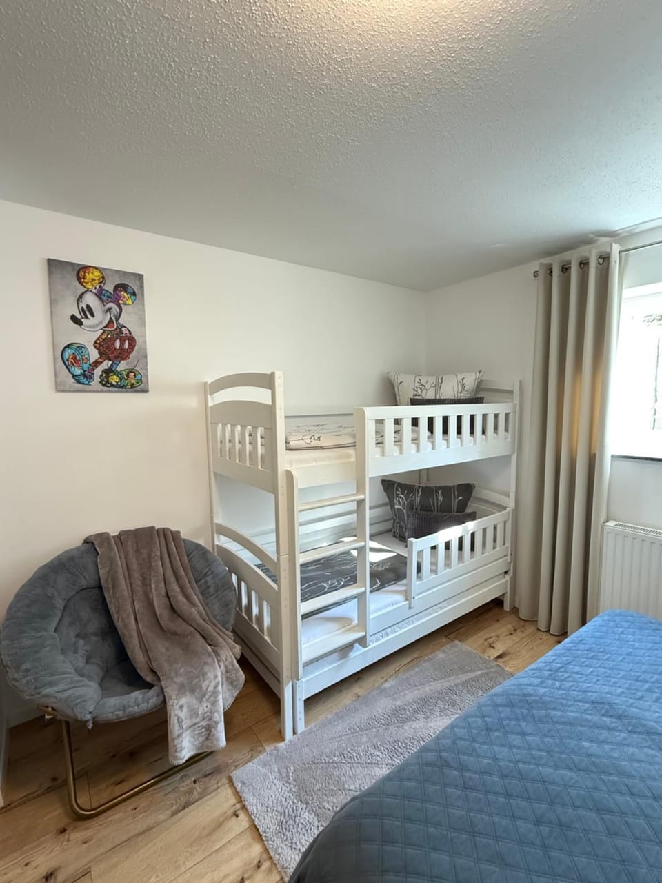 Bedroom, bunk bed