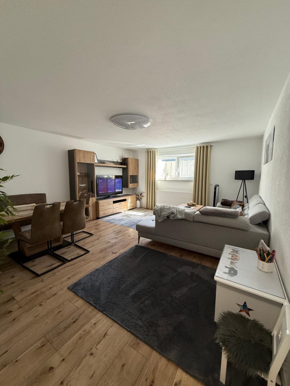 TV and multimedia, Living room, Photo of the whole room, Seating area