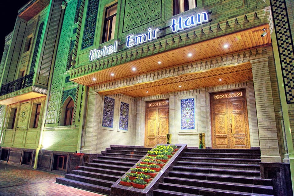 Facade/entrance, Night