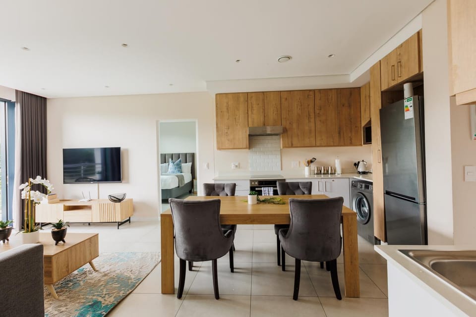 Communal lounge/ TV room, TV and multimedia, Kitchen or kitchenette, Living room, Dining area, Evening entertainment, oven, stove