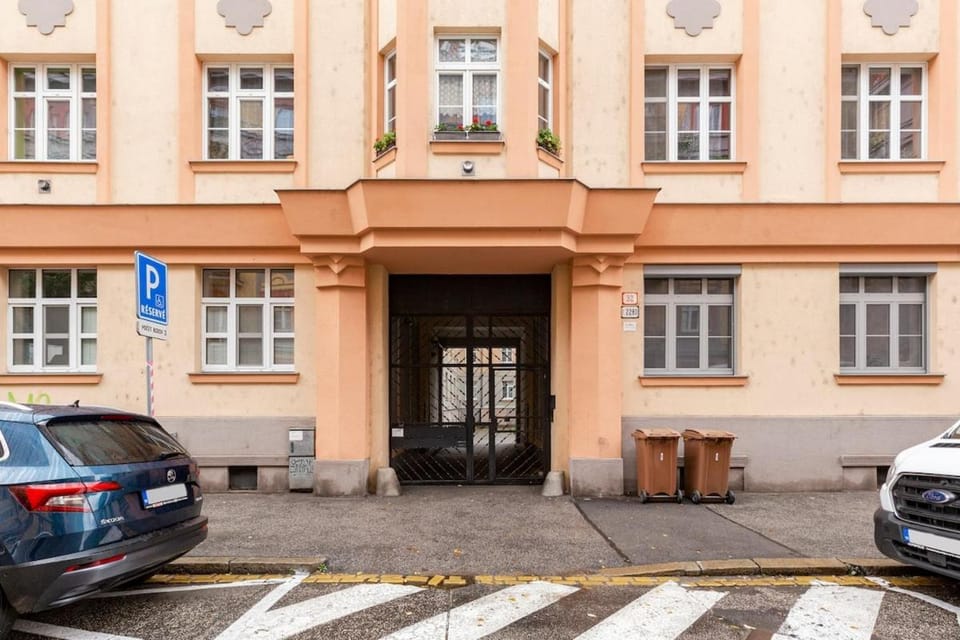 Rooftop 180m2 Loft with private SAUNA, Apartment in Bratislava