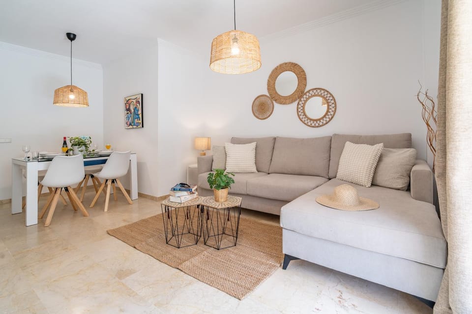 2-Bedroom Beachside Apartment with Private Parking, Estepona Centre Apartment in Estepona