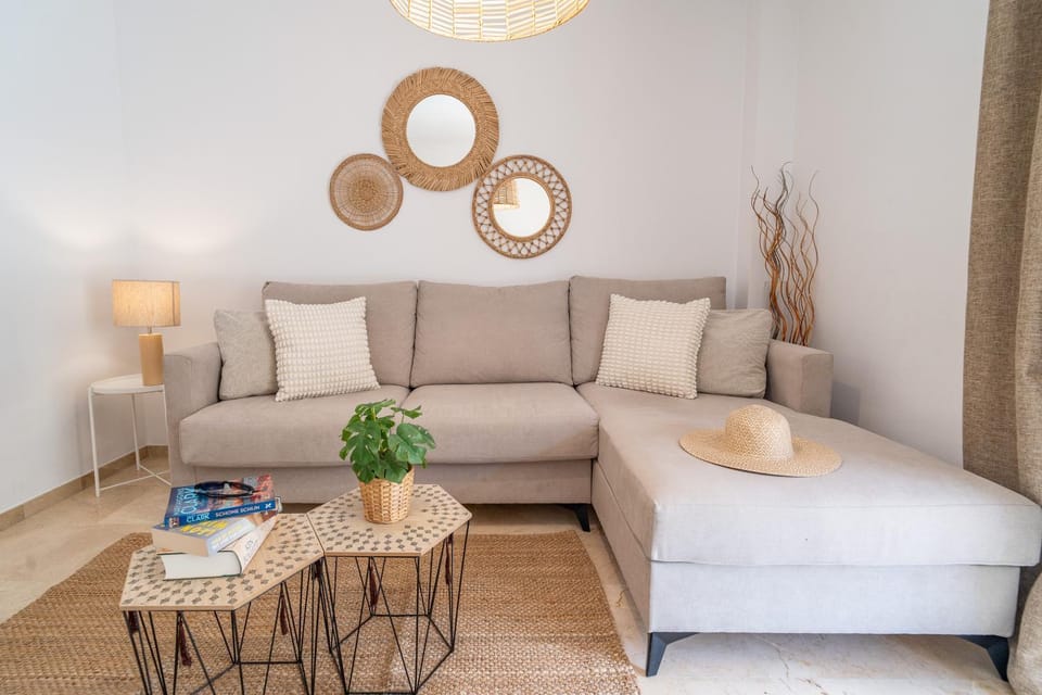2-Bedroom Beachside Apartment with Private Parking, Estepona Centre Apartment in Estepona