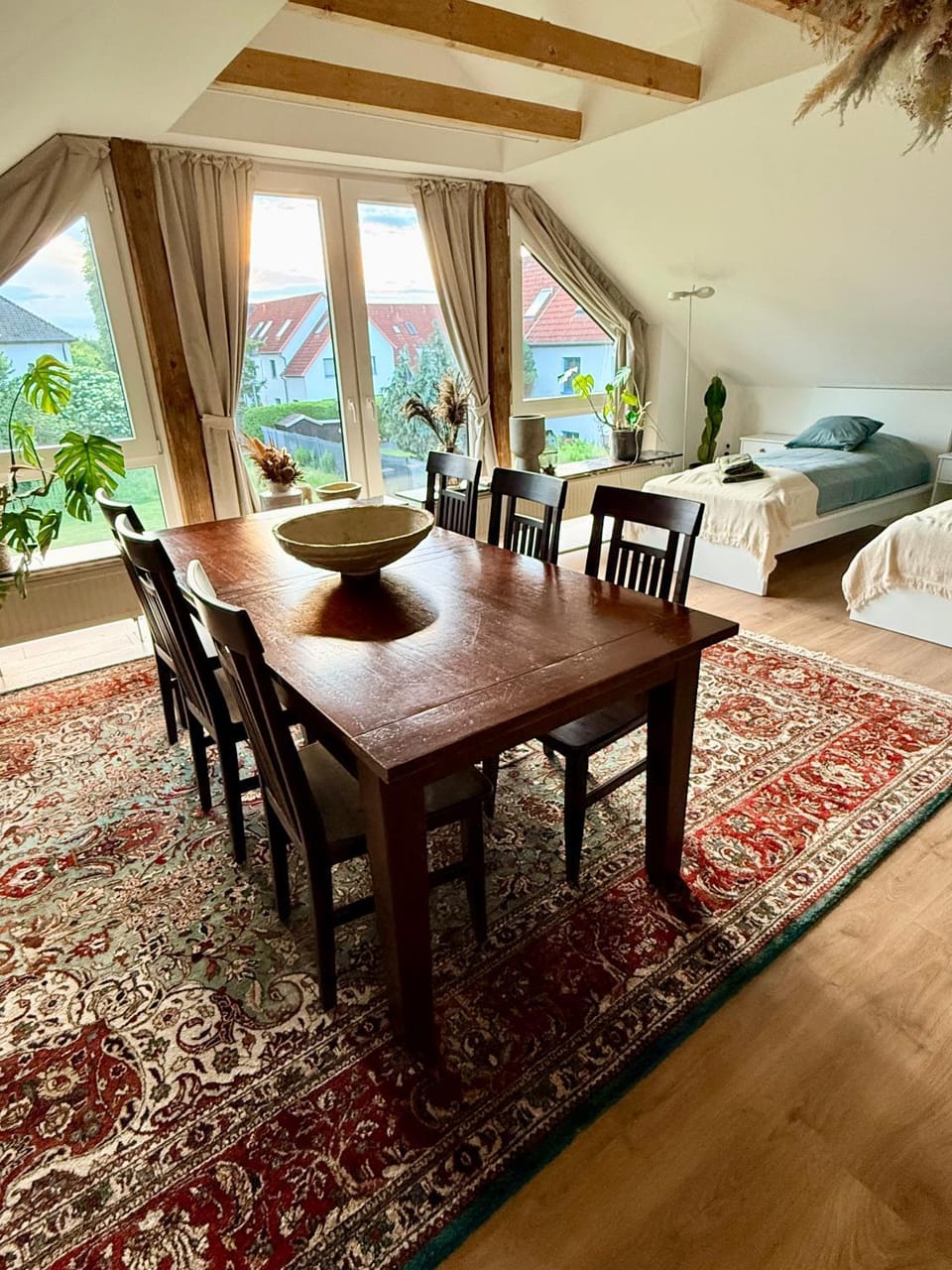 Living room, Photo of the whole room, Seating area, Dining area