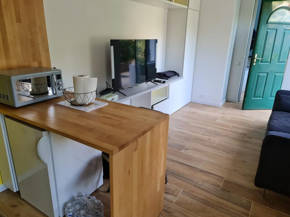 Dépendance-Appartement dans maison à Montgeron Apartment in Île-de-France