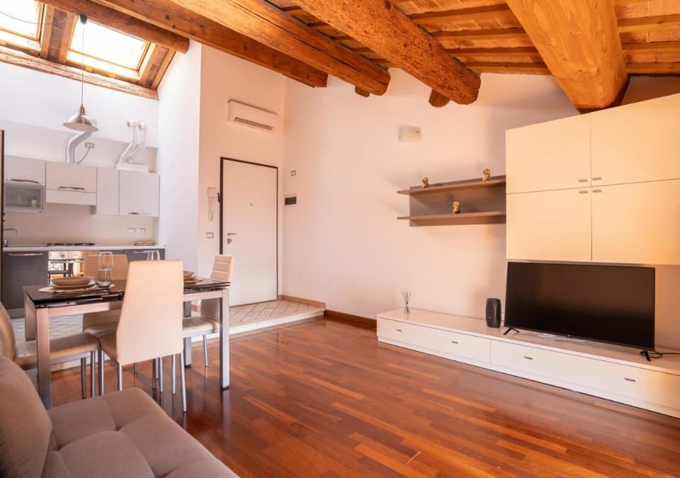 TV and multimedia, air conditioner