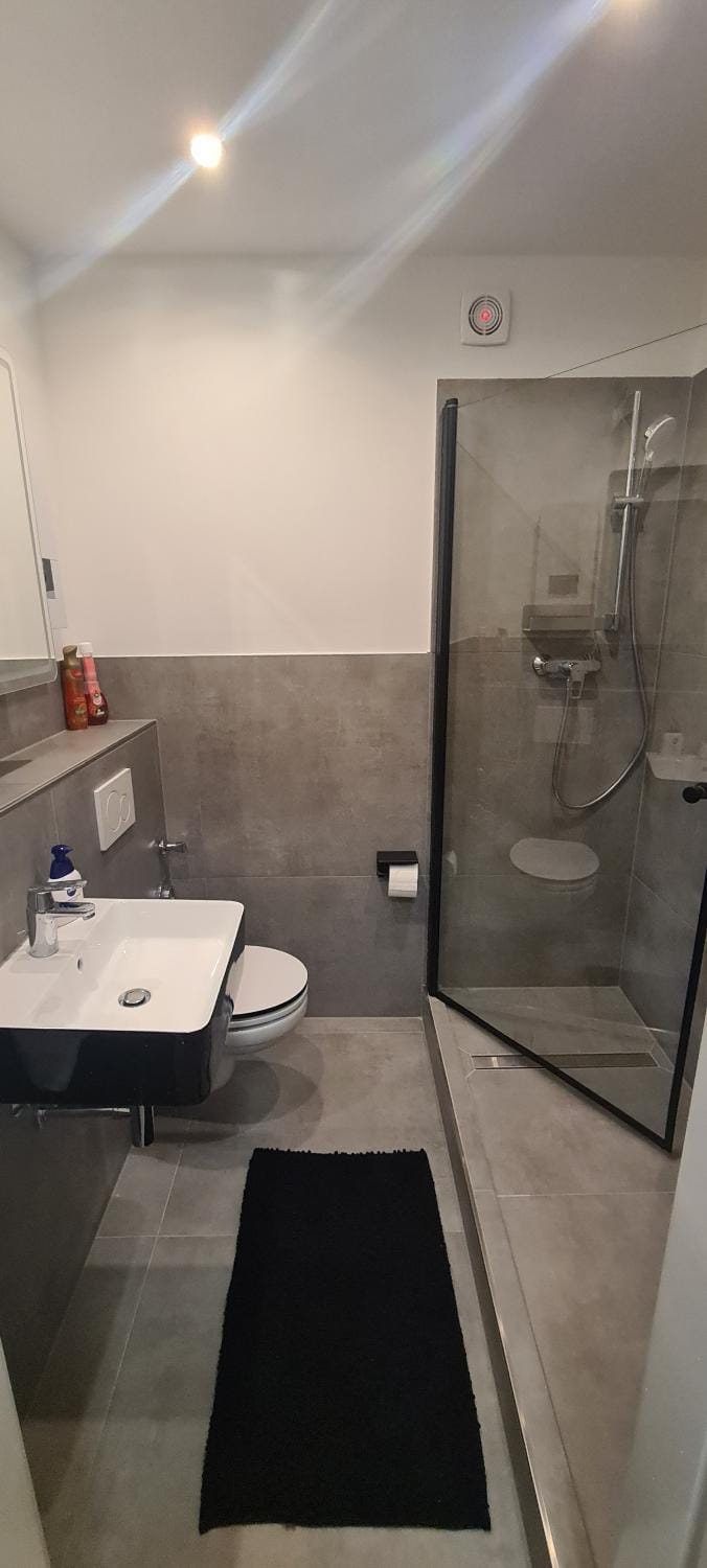 Schöne 2 Zimmer Apartment in Krefeld City, Monteur Wohnung Netflix & Prime Apartment in Krefeld