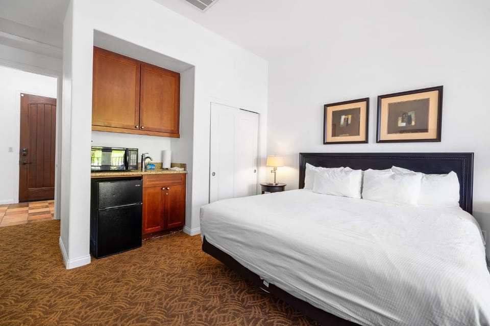 LV030 Private Upstairs Studio w Mountain Views Apartment in Indian Wells