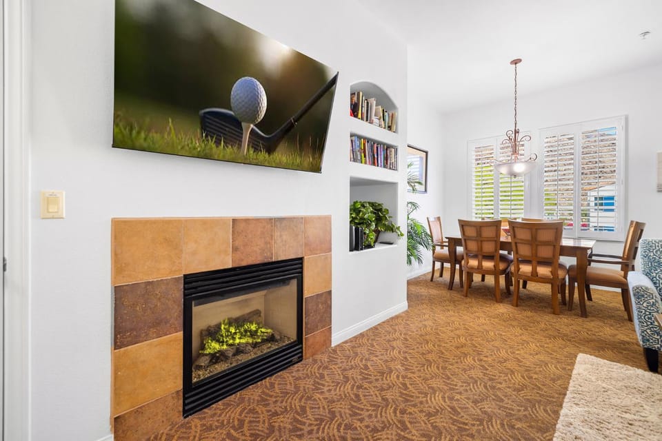 LV112 Delightful Upstairs 1 Bedroom Legacy Villa Apartment in Indian Wells