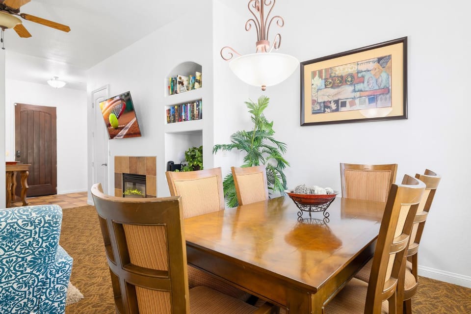 LV112 Delightful Upstairs 1 Bedroom Legacy Villa Apartment in Indian Wells