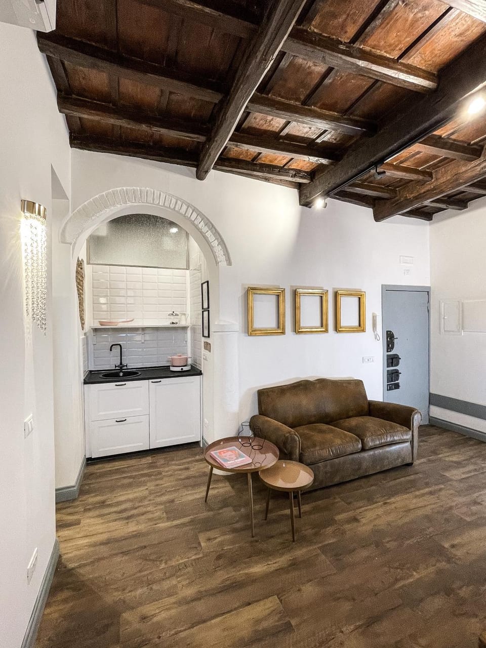 Kitchen or kitchenette, Living room