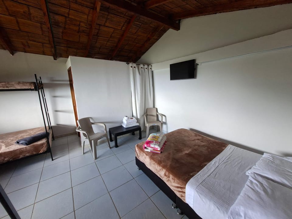 Bed, TV and multimedia, Seating area, bunk bed, towels