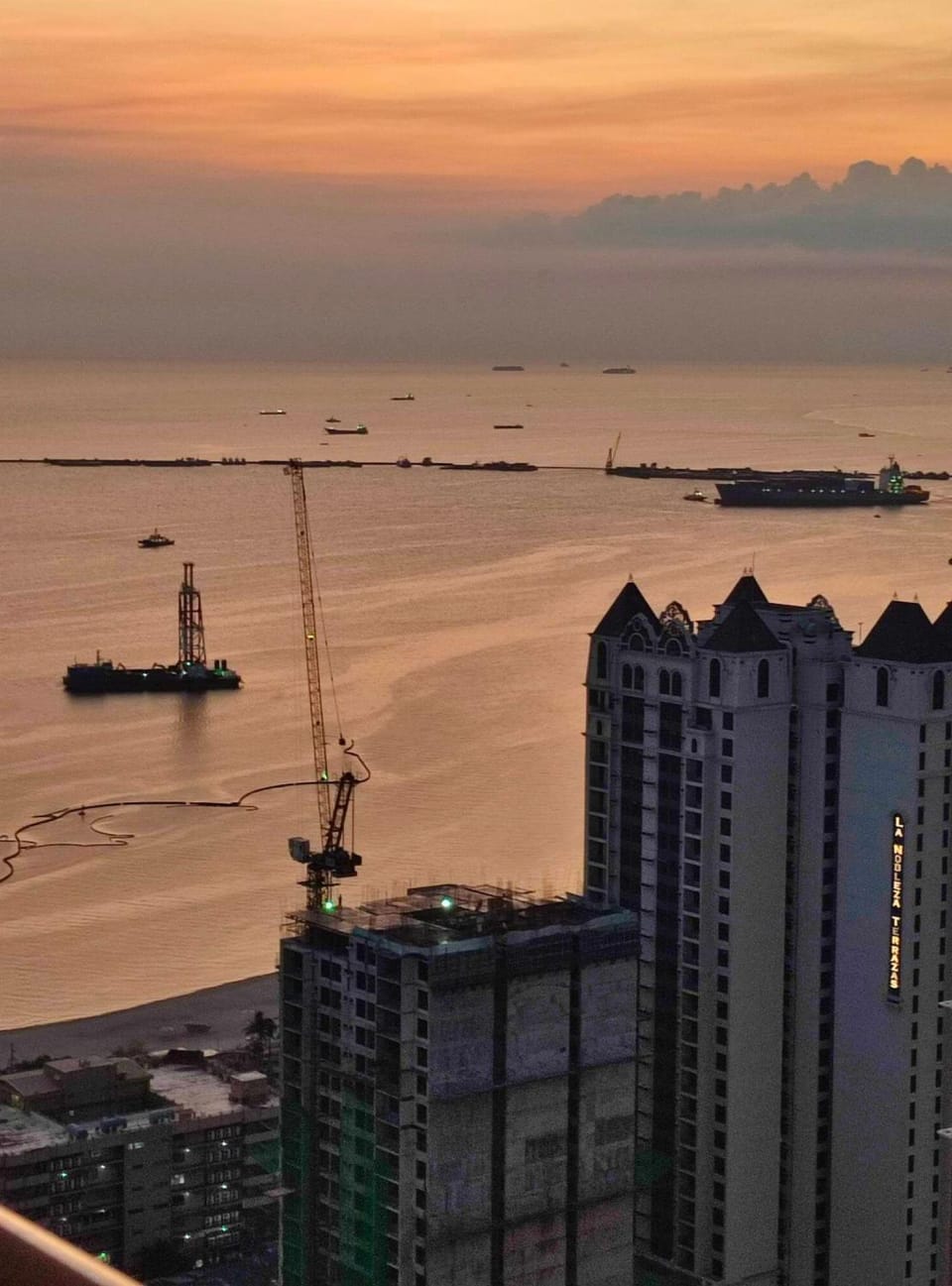 40 Percent Promo Off This Month, Balcony Ocean View Plus Free Pool & Sauna Access Exclusive 2025 Rates at Walking Distance US Embassy, Front of Robinsons Place MANILA, Bellagio and Experience Breathtaking Manila Bay Views Hotel in Manila City